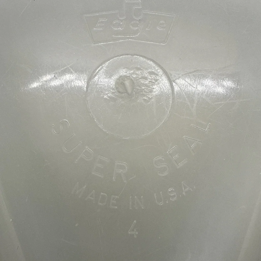 Vintage Plastic Eagle Super Seal Pie‎ Slice Keeper With Lid - USA